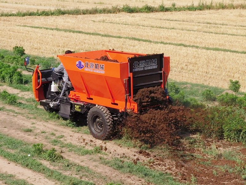 農(nóng)用三輪撒糞車